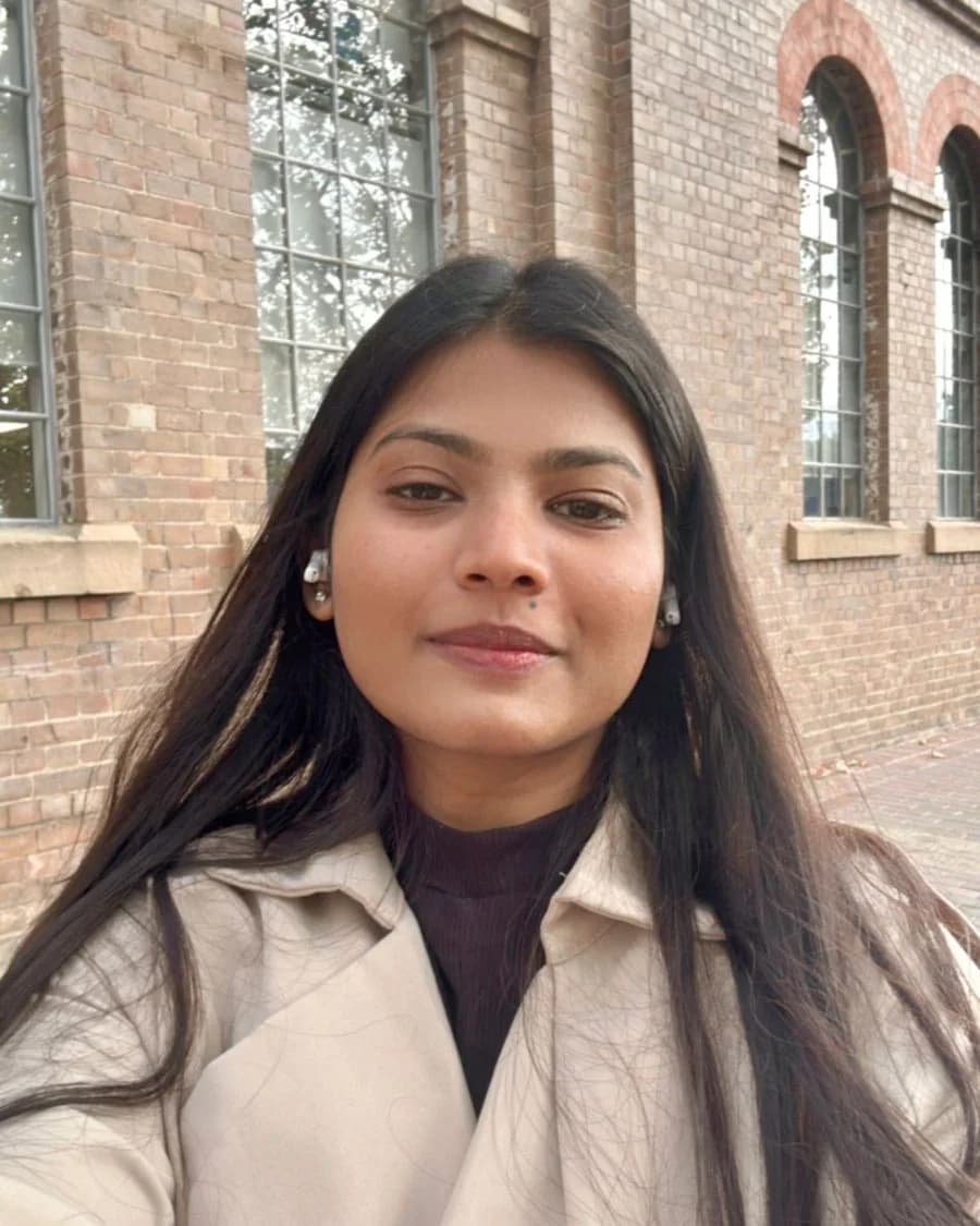 Mousmi Pradhan, Discovery and frontend development